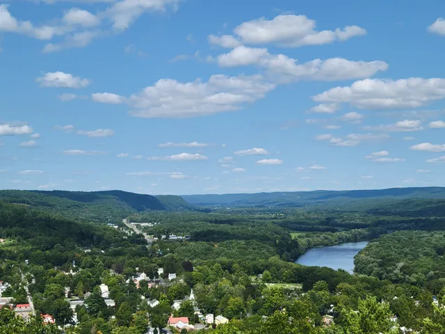 Milford Knob Trailhead