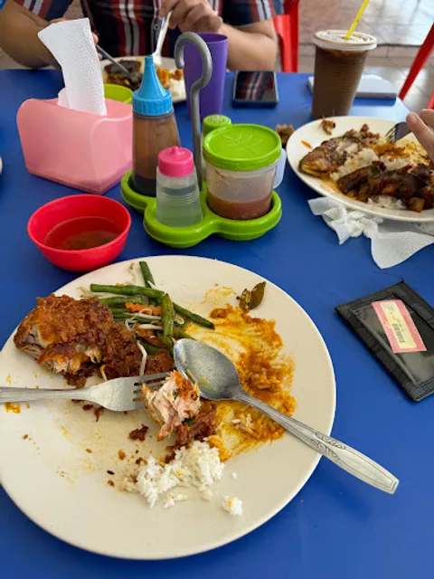 Raudhah Kitchen Halal Seafood Style