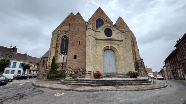Église Catholique Collégiale Notre-Dame-de-la-Crypte à Cassel