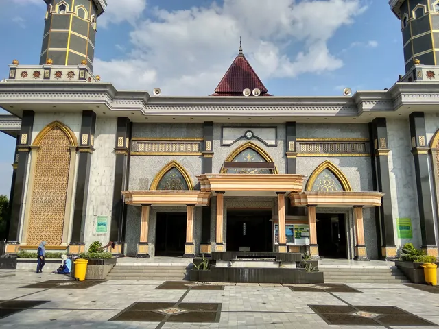 Masjid Agung Baitul Mukminin