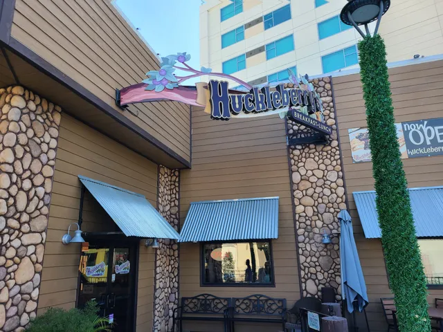 Huckleberry's Breakfast & Lunch