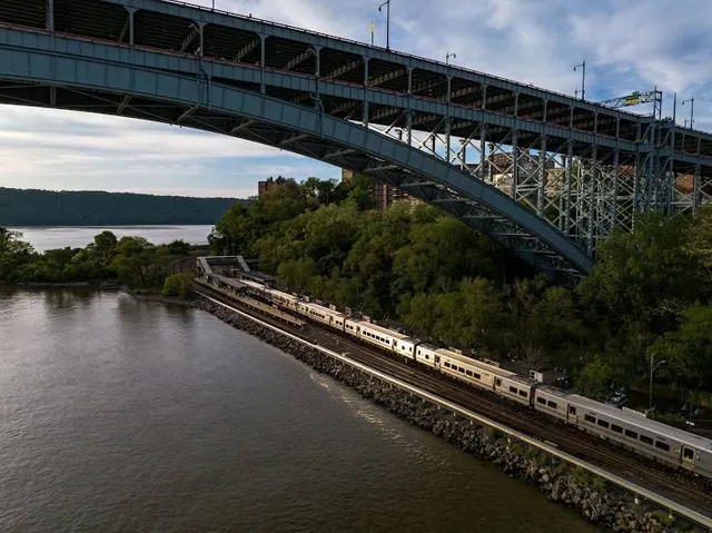 Spuyten Duyvil Shorefront Park