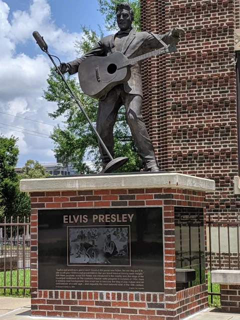 Elvis Presley Statue