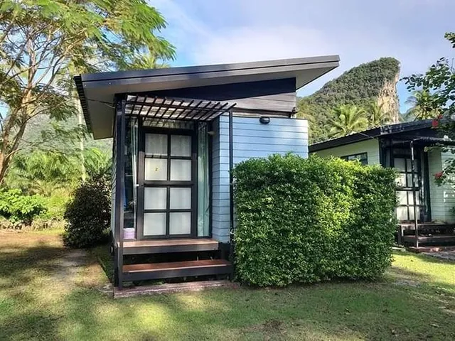 โรงแรมบ้านริมน้ำรีสอร์ท