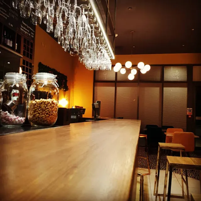 No 1 Harbour Square. eat.drink.relax