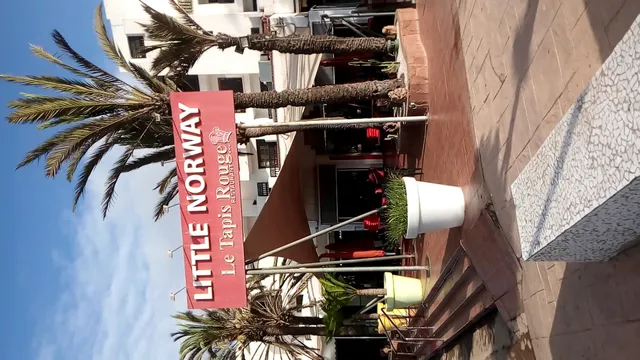 Le Tapis Rouge by Little Norway