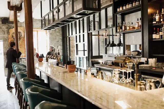 Louise Taverne & Bar à Vin & Déjeuner