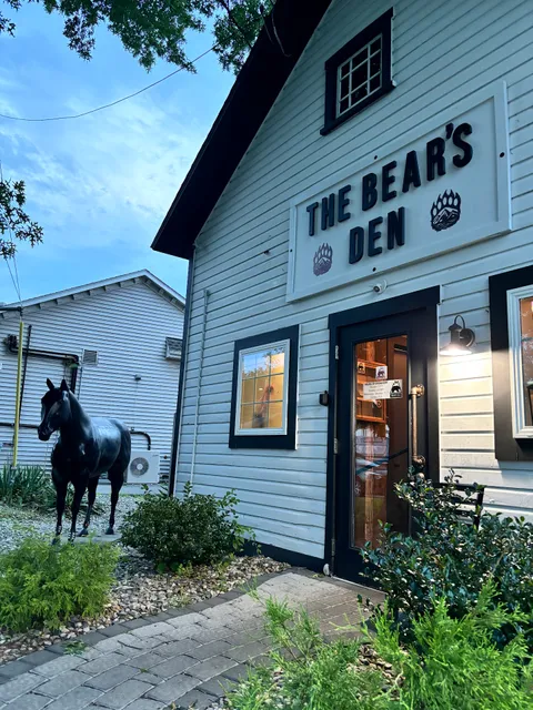 The Bear&#x27;s Den