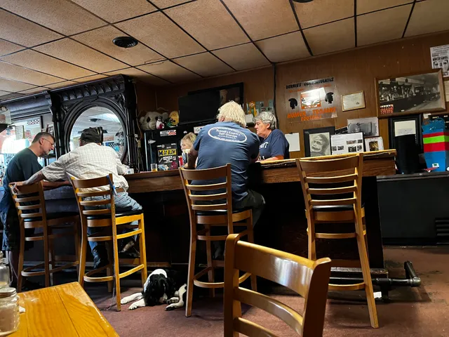 Bernie's Main St Tavern