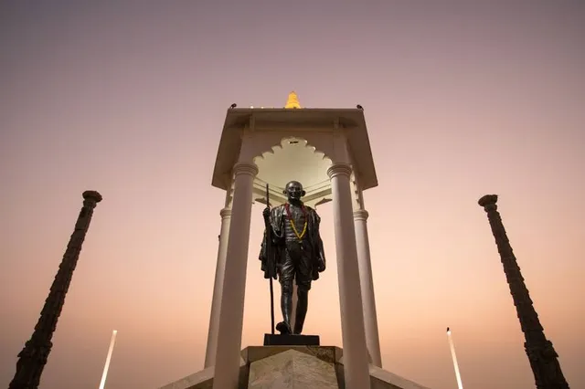 Mahatma Gandhi Statue