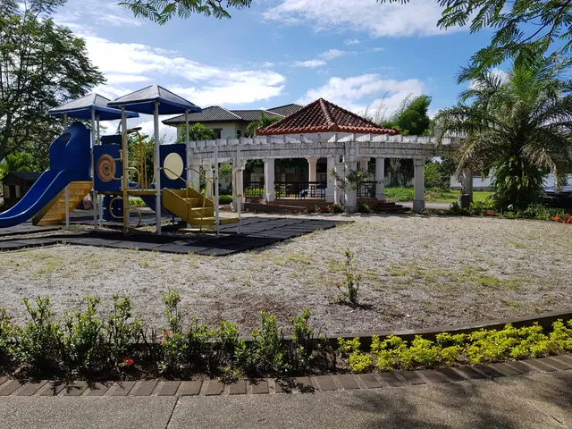 Ayala Southvale Primera - Luna Place Park