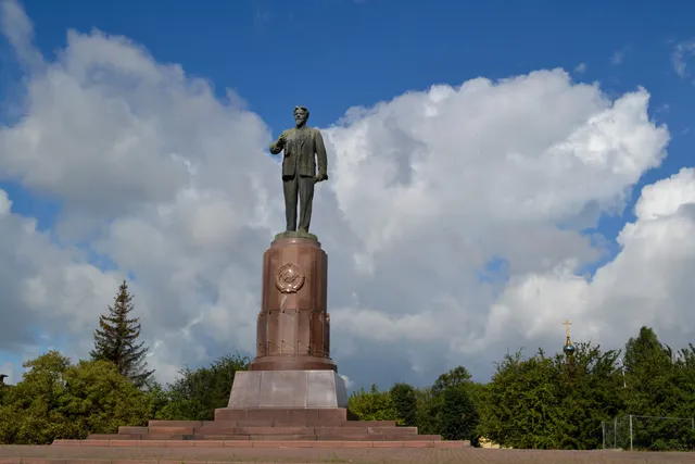 MI Kalinin Monument