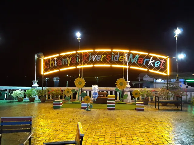 Chian Yai Riverside Market
