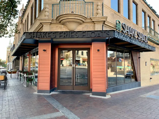 Shake Shack Country Club Plaza