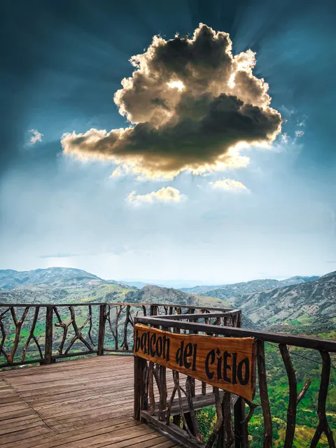 Sitio Turístico Mirador la Puerta al Cielo Tarqui