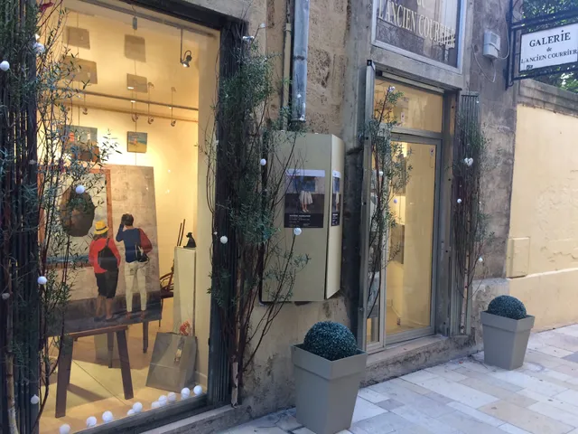 Gallery of the Old Mail