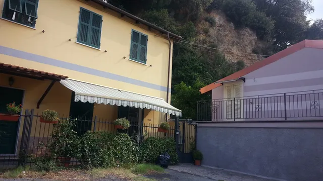 Sulla Via Delle Cinque Terre