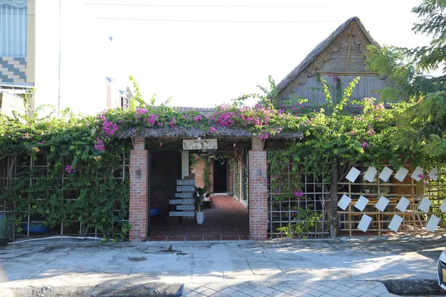 Ba's Garden Beach Homestay