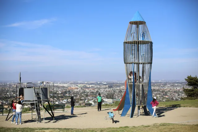 Los Arboles "Rocketship" Park