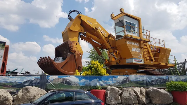 Erstes Deutsches Baumaschinenmuseum / Monster Park