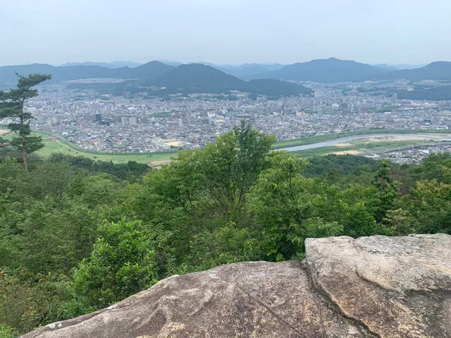 松笠山