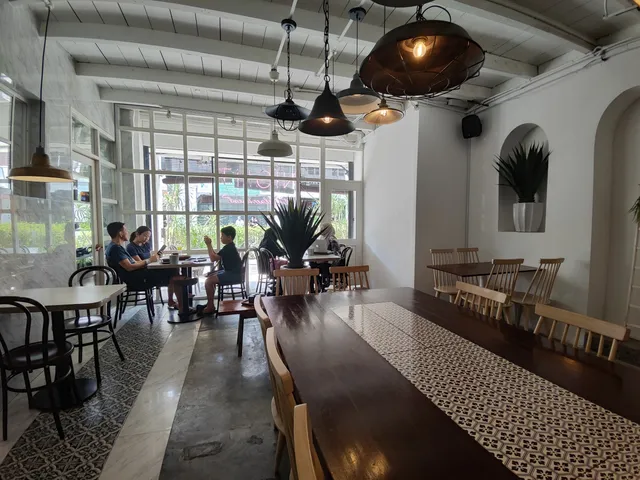 The Replacement - Lodge & Kitchen