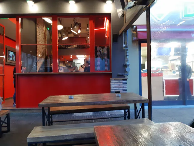 Μπαρ Μπεε Κιου - Νέα Σμύρνη