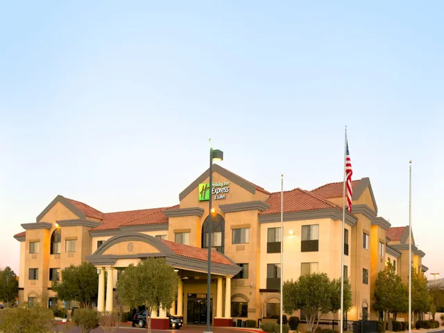 Holiday Inn Express & Suites Barstow-Outlet Center by IHG