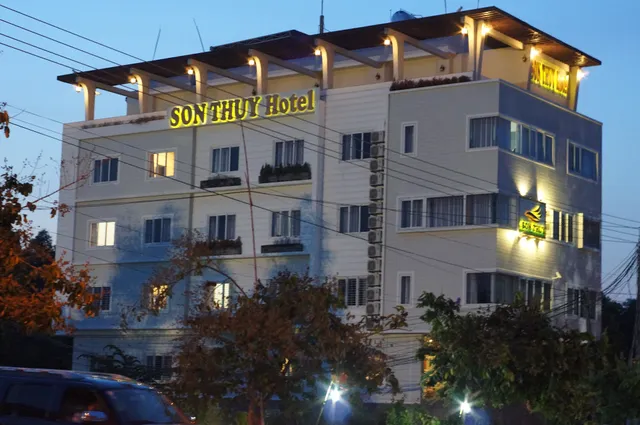 Khách Sạn Sơn Thủy