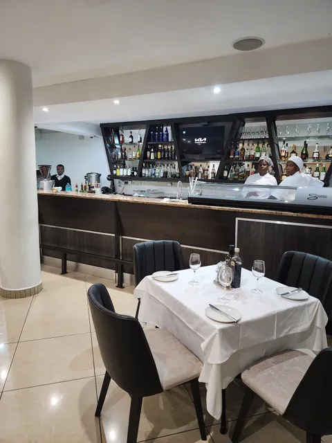 Fishmonger Dos Amigos