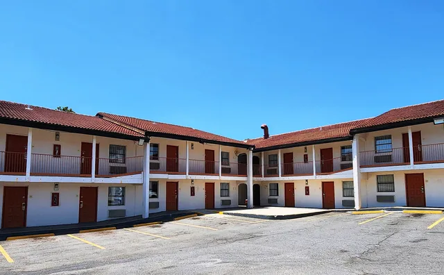 Budget Host Inn-Medical center.