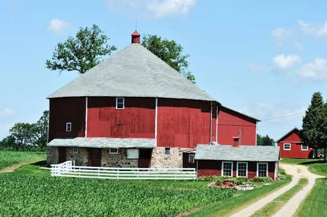 Thumb Octagon Barn & Agricultural Museum