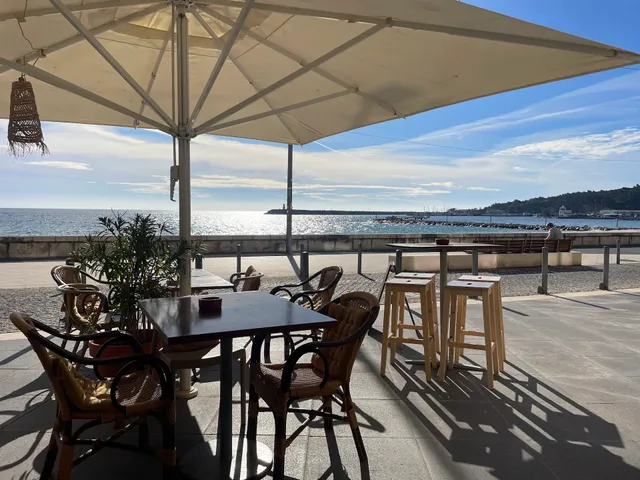 Ribas Bar 海の上で