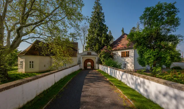 Schloss Lackenbach