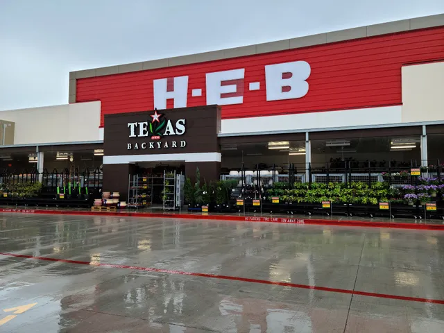 The Shops at Richmond Lakes