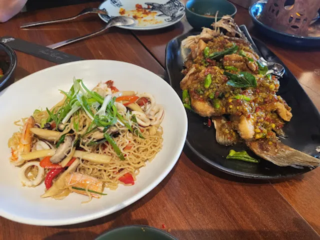 Kub Kao Kub Pla @Emquartier