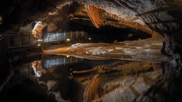 Lacave caves