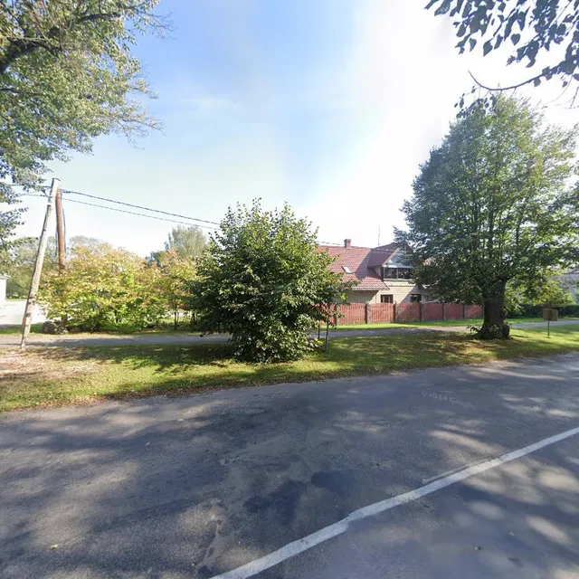 Ozolini , viesu nams