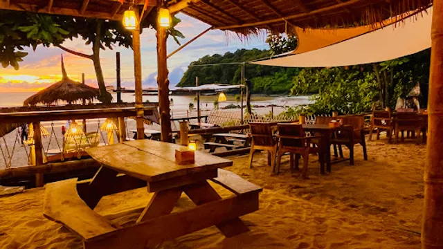 U Bay Bar & Restaurant