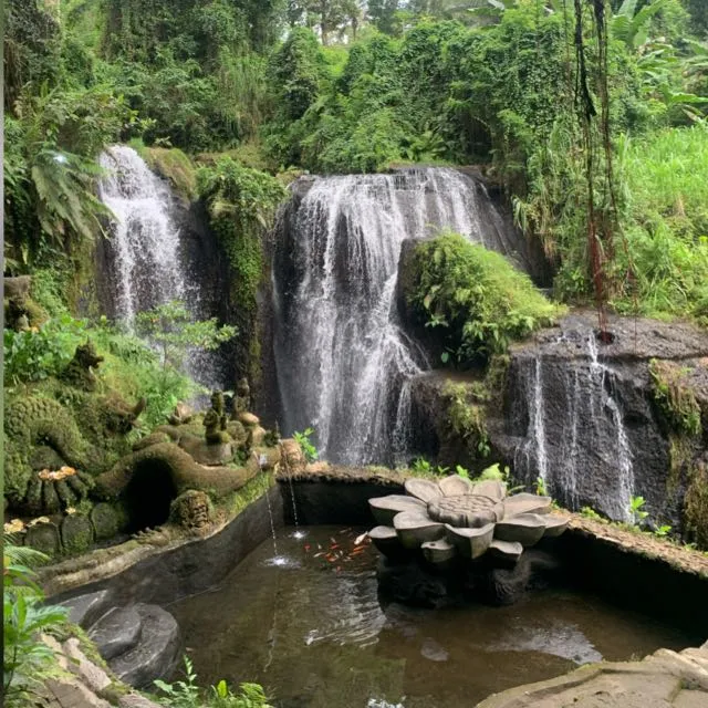 Taman Beji Griya Waterfall