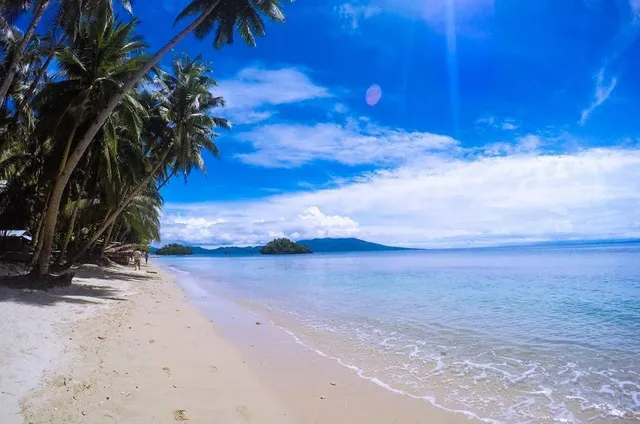 Molopolo White Beach