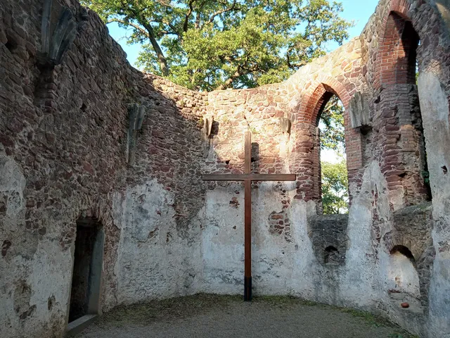 Pálos kolostor romjai