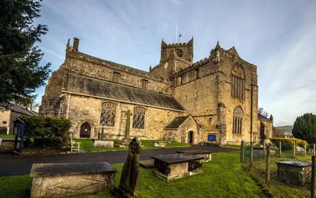 Cartmel Priory, Church