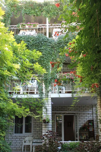 Guest House on Priboynaya 6
