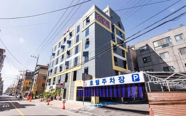 Oido Red Lighthouse Hotel