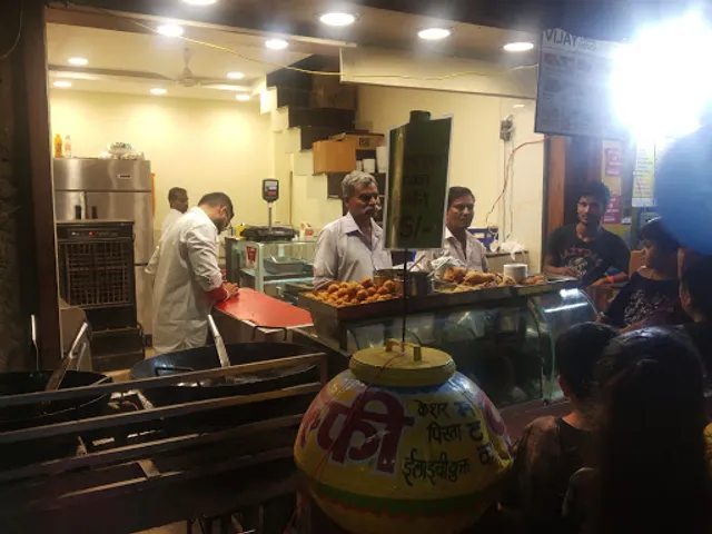 Sarafa ka Swadisht Samosa Corner