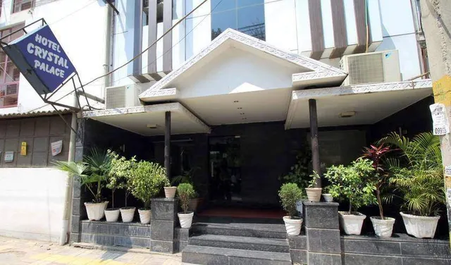 HOTEL CRYSTAL PALACE