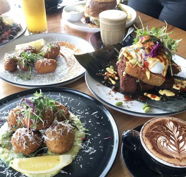 Paulie's Corner Cafe