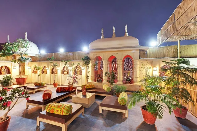 Whispering Palms Hotel