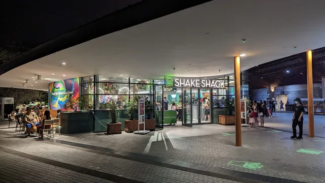 Shake Shack Gardens by the Bay